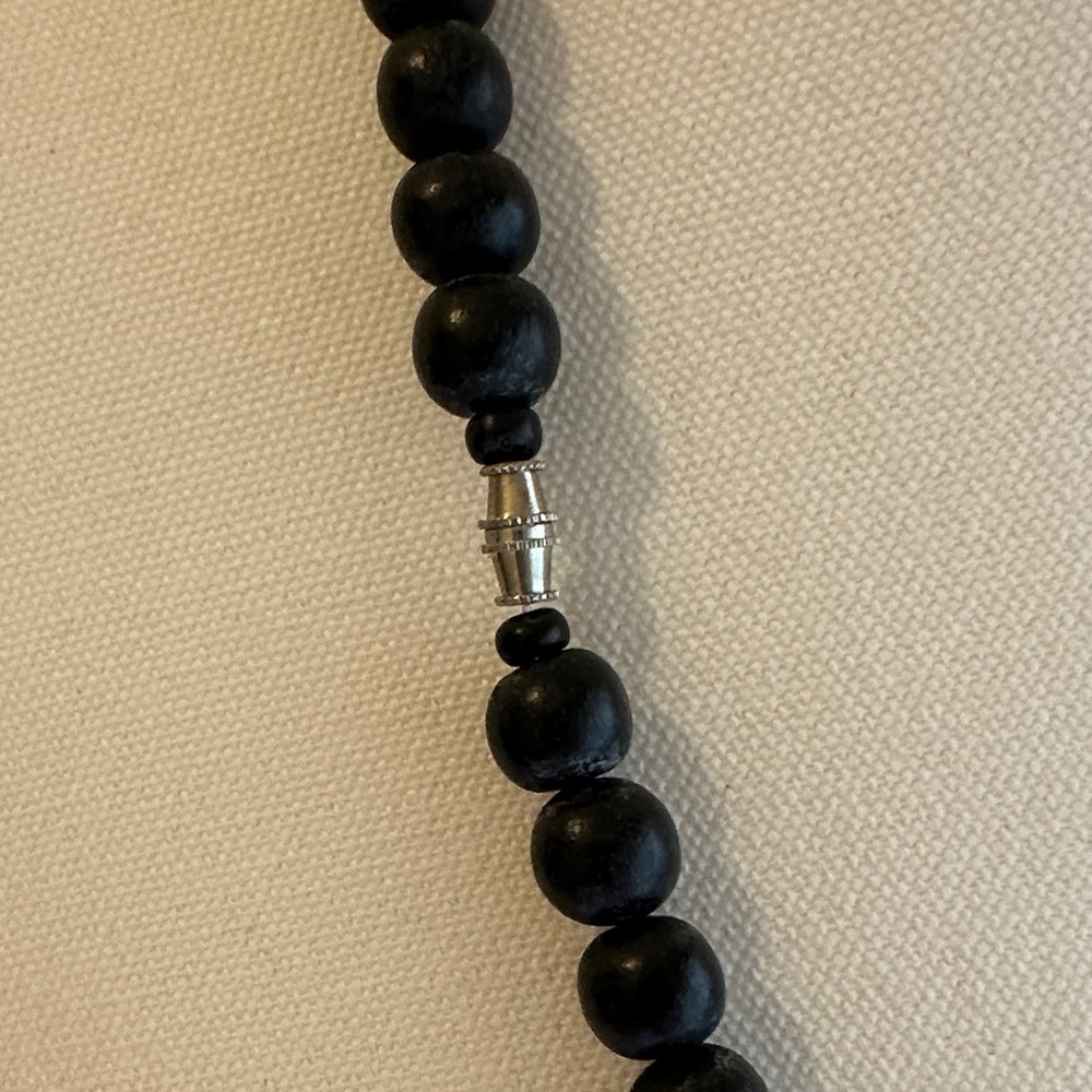 Red and Black Cat Bead Necklace - Picture 4 of 5